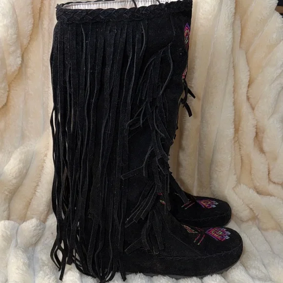 Unbranded 7.5 Black Fringe Embroidered Boho moccasin Boots w/Rubber Grip Soles - Picture 2 of 8